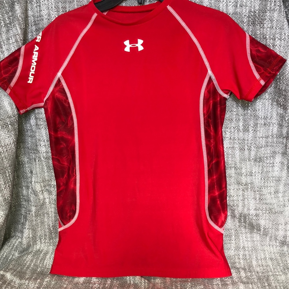Under armor youth extra large. Good condition.